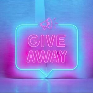 Live Show Givey + Free Shipping 🎁📦 Follow on IG at Doctor__Mum 📸📱